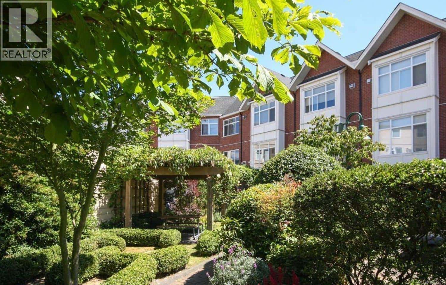 36 60 Dallas Rd — Victoria, British Columbia - Photo 3 of 69