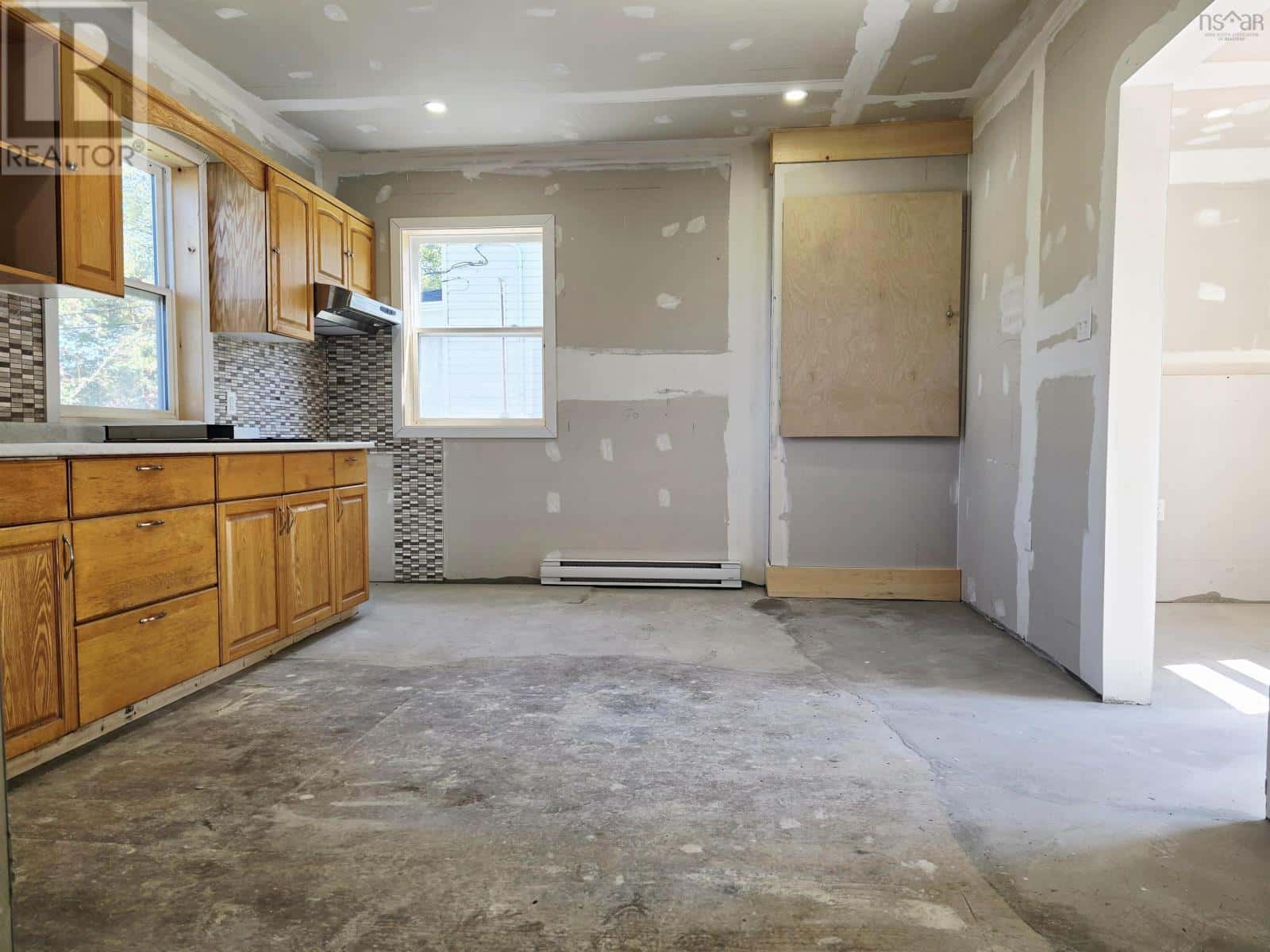 55 Bridge Avenue — Stellarton, Nova Scotia - Photo 5 of 30