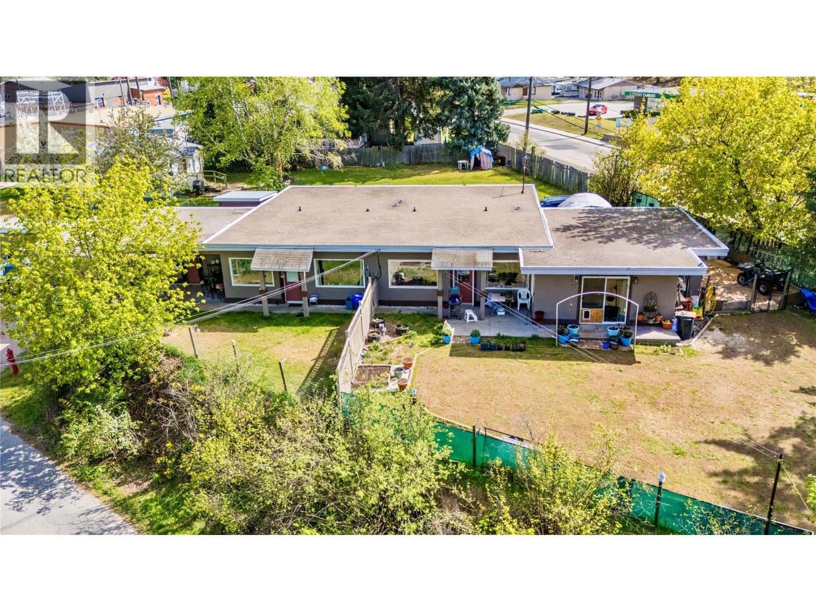 714 12TH Street — Castlegar, British Columbia - Photo 3 of 55