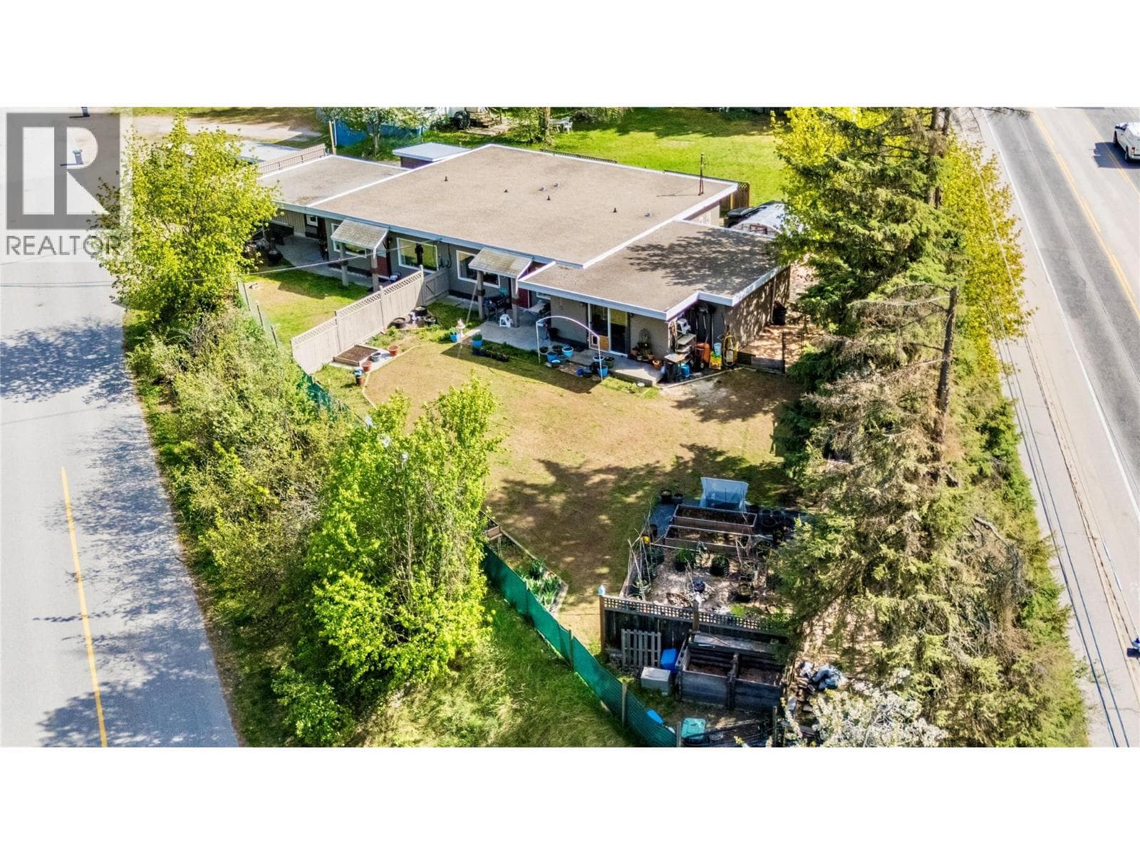 714 12TH Street — Castlegar, British Columbia - Main photo