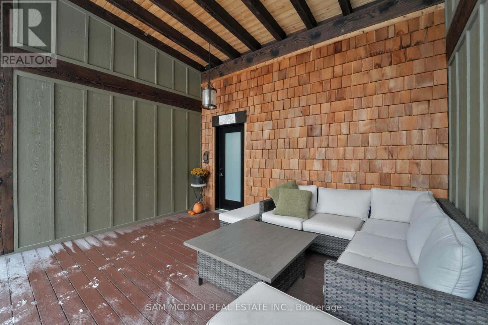 2084 GRAND BOULEVARD — Burlington, Ontario - Photo 2 of 46