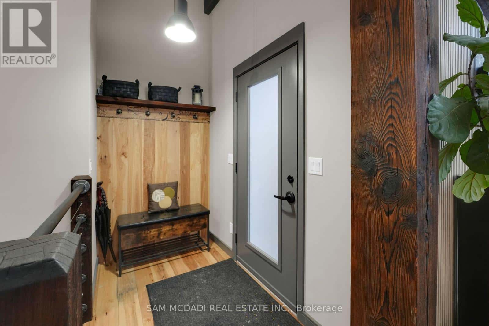 2084 GRAND BOULEVARD — Burlington, Ontario - Photo 3 of 46