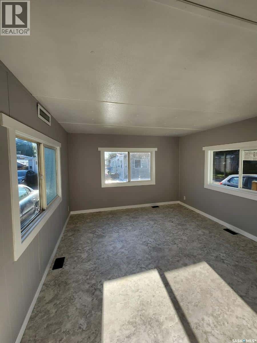 Saskatoon — Saskatoon - Photo 3 of 8