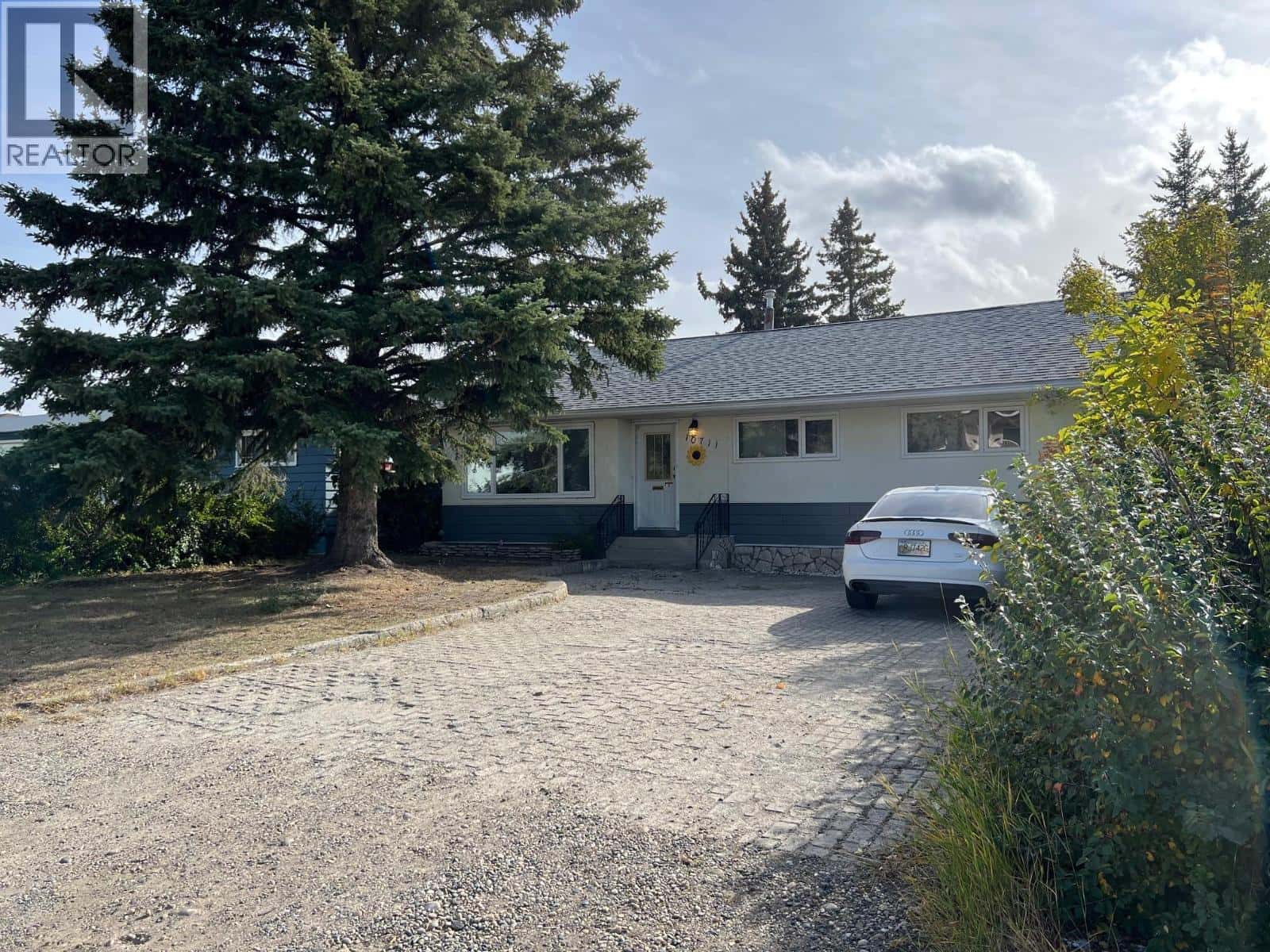 10711 103 AVENUE — Fort St. John, British Columbia - Photo 3 of 33