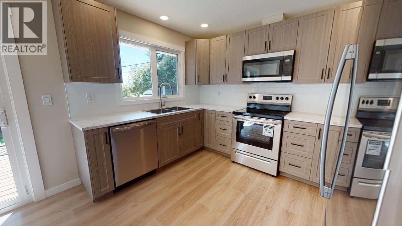 10711 103 AVENUE — Fort St. John, British Columbia - Photo 4 of 33