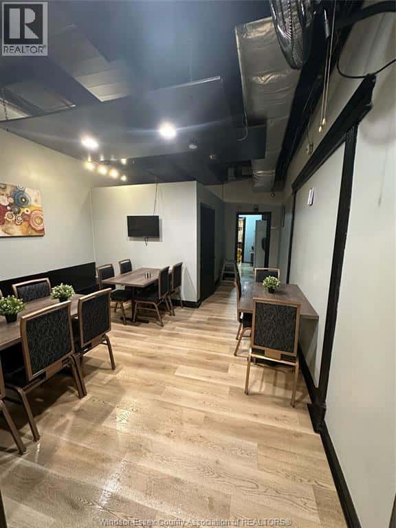 Windsor — Windsor - Photo 5 of 5