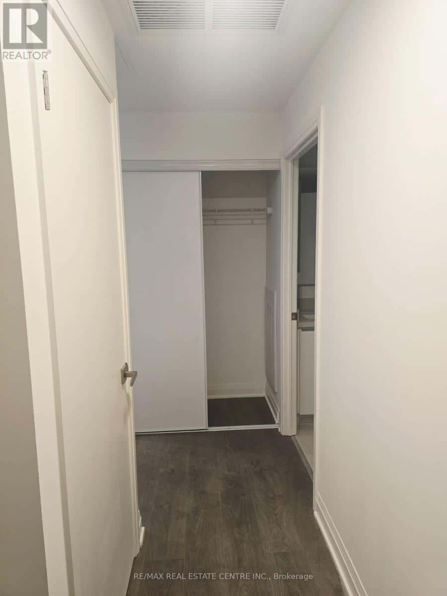 Mississauga (City Centre) — Mississauga (City Centre) - Photo 3 of 18