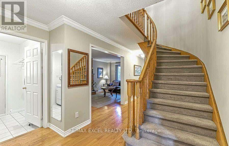 Mississauga (Hurontario) — Mississauga (Hurontario) - Photo 3 of 20