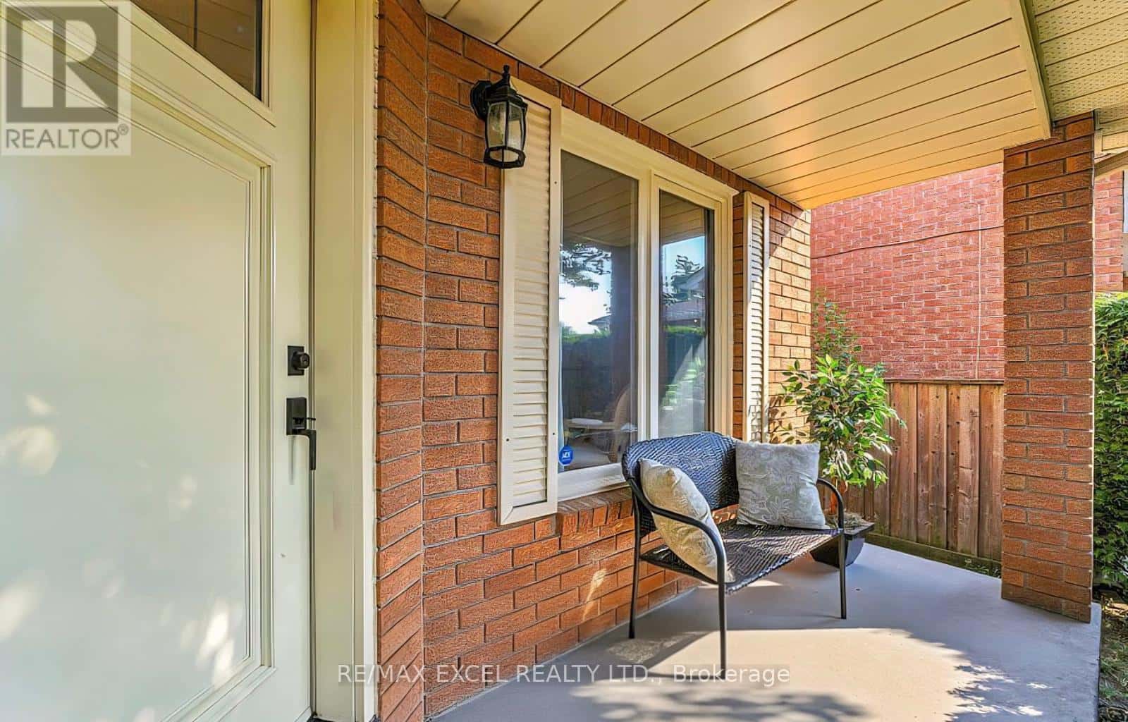 Mississauga (Hurontario) — Mississauga (Hurontario) - Photo 2 of 20