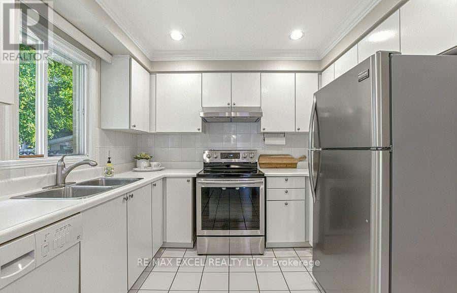 Mississauga (Hurontario) — Mississauga (Hurontario) - Photo 5 of 20