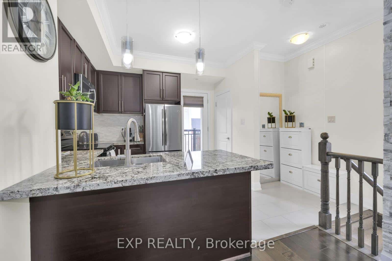 18 - 3077 CAWTHRA ROAD — Mississauga (Applewood), Ontario - Photo 4 of 17