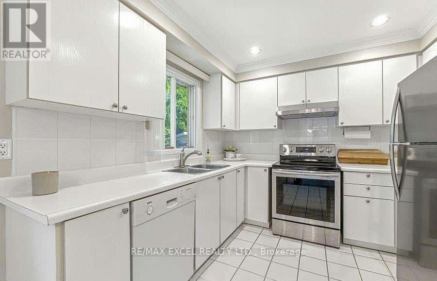 Mississauga (Hurontario) — Mississauga (Hurontario) - Photo 4 of 20