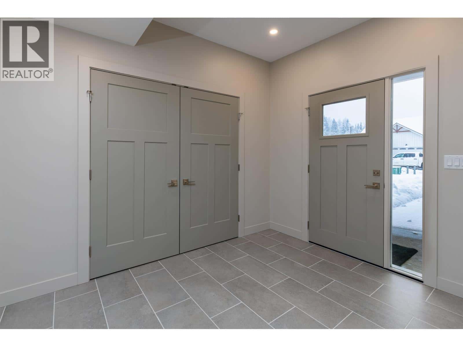 4005 NASH DRIVE — Terrace, British Columbia - Photo 3 of 30