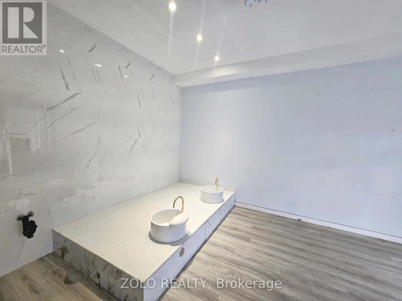 #A - 371 OAKWOOD AVENUE — Toronto (Oakwood Village), Ontario - Photo 2 of 10