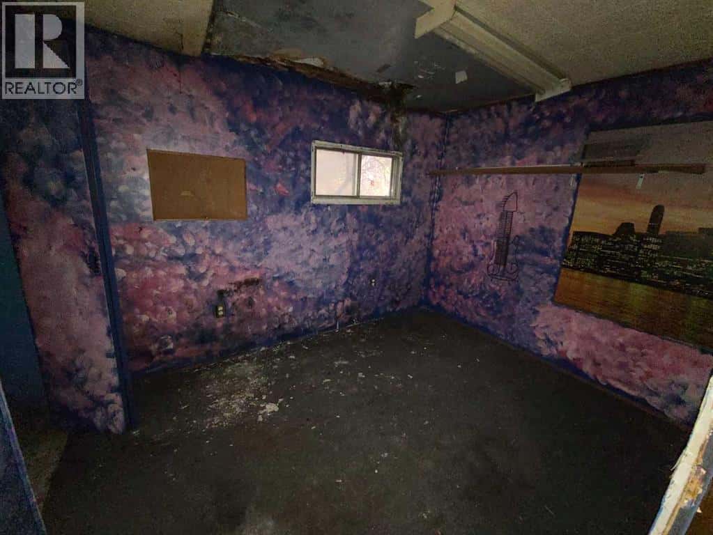 10830 91 Street — Peace River, Alberta - Photo 3 of 9