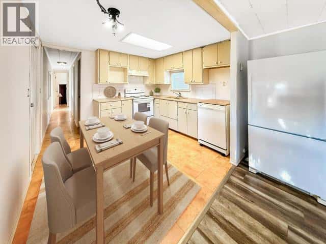 Powell River — Powell River - Photo 4 of 24