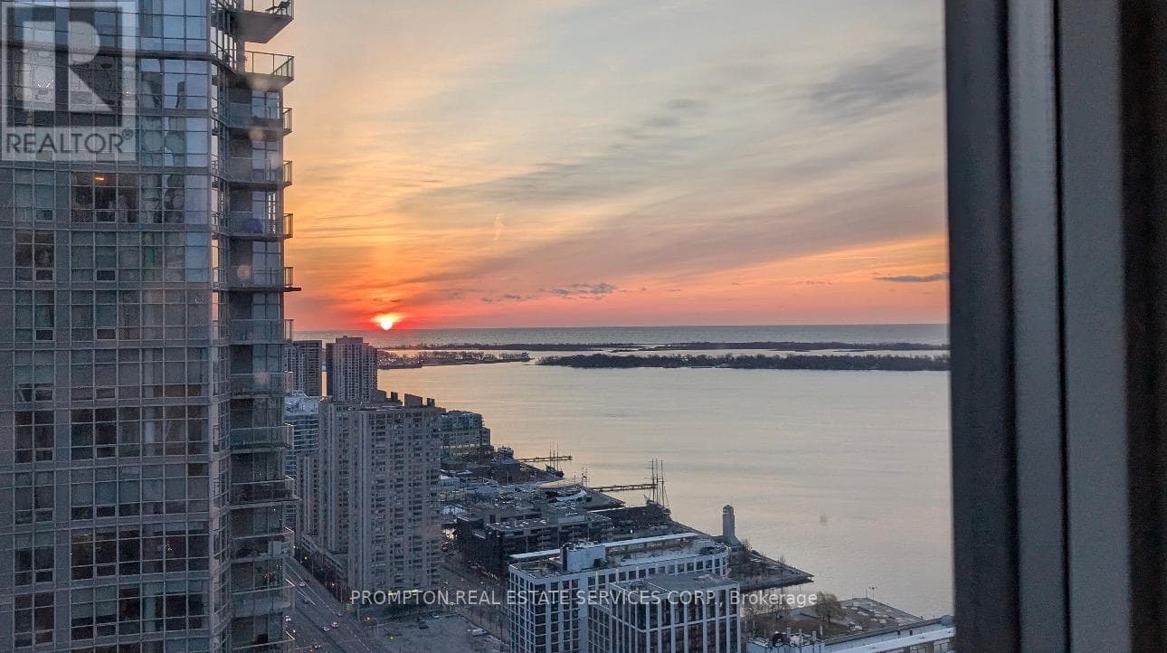 Toronto (Waterfront Communities) — Toronto (Waterfront Communities) - Main photo