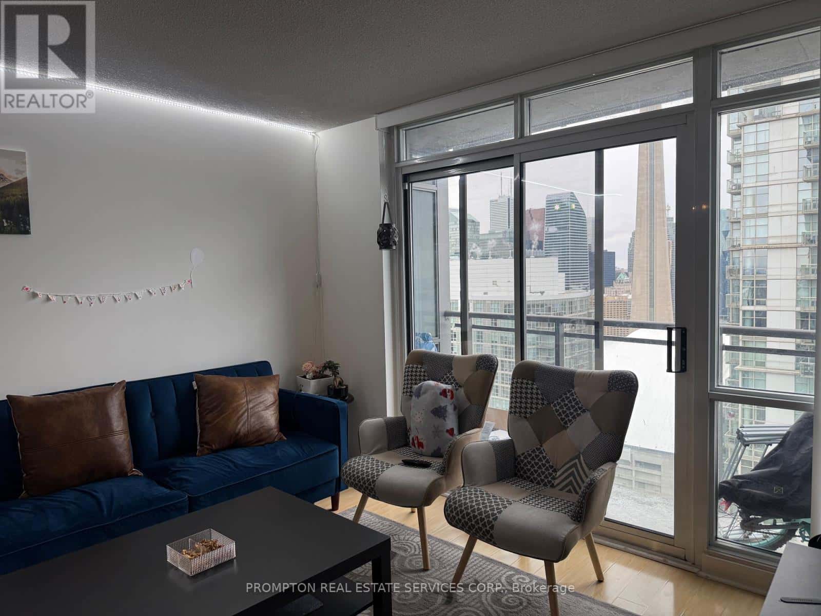 Toronto (Waterfront Communities) — Toronto (Waterfront Communities) - Photo 3 of 20