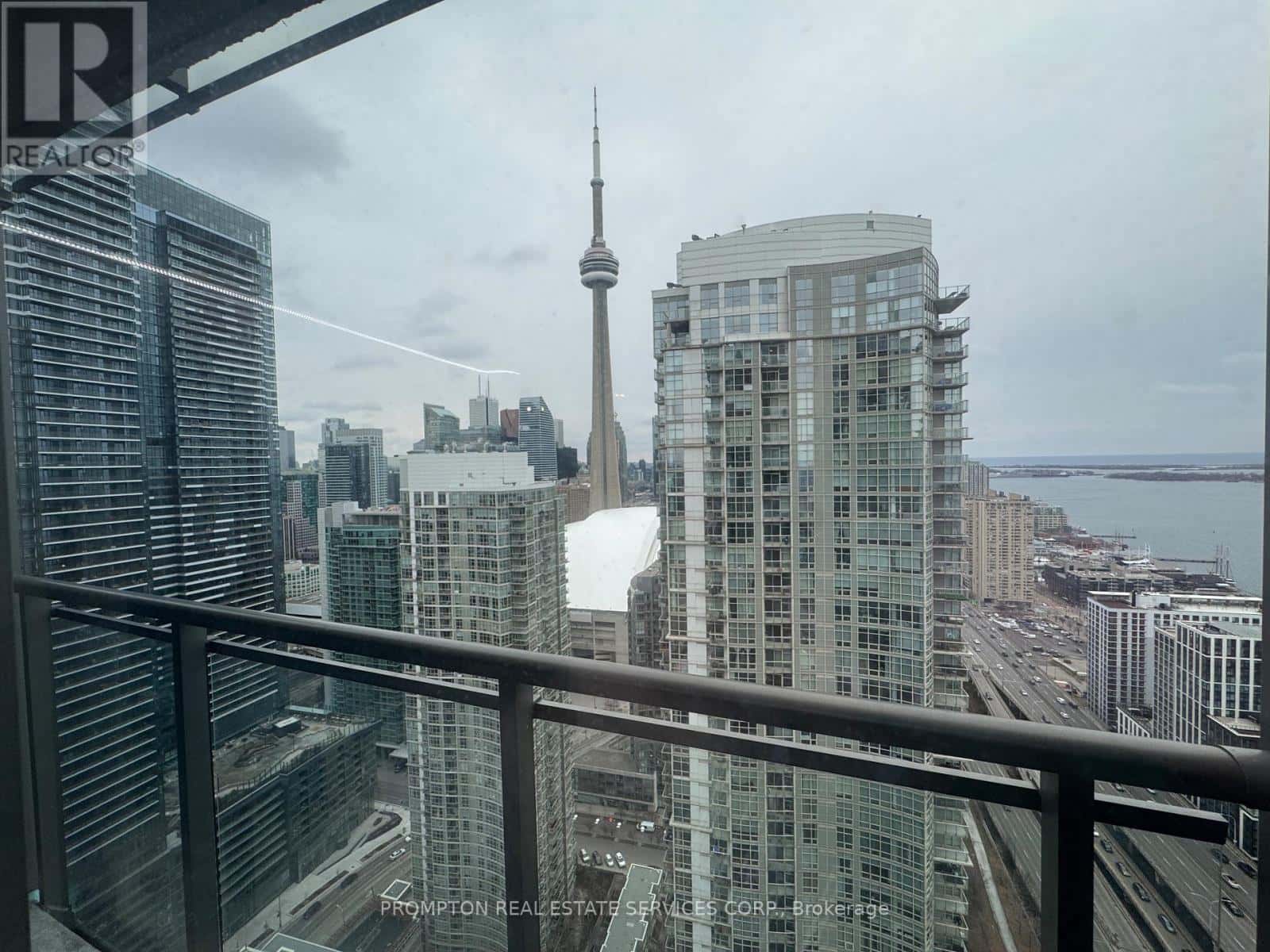 Toronto (Waterfront Communities) — Toronto (Waterfront Communities) - Photo 2 of 20