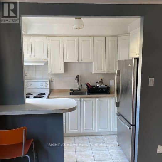 2 - 115 EIGHTH STREET - Photo 4 of 9, Toronto (New Toronto), Ontario