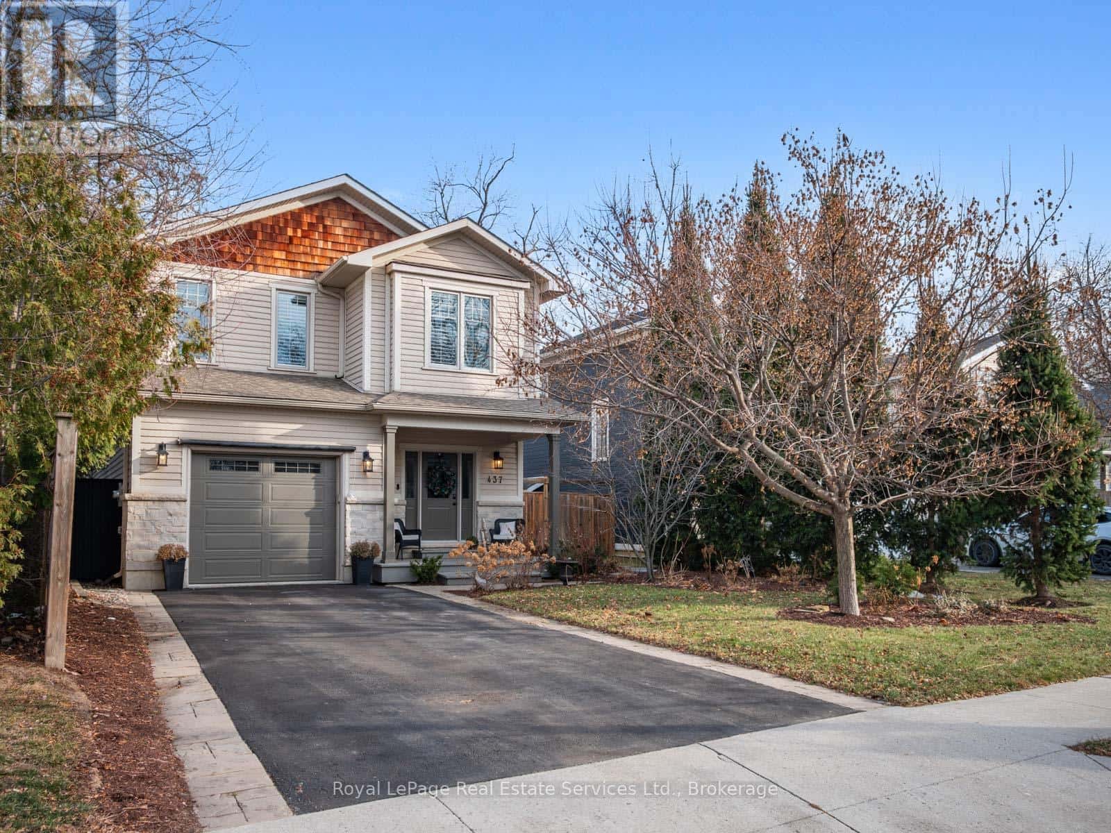 437 INGLEHART STREET N — Oakville (OO Old Oakville), Ontario - Photo 2 of 50