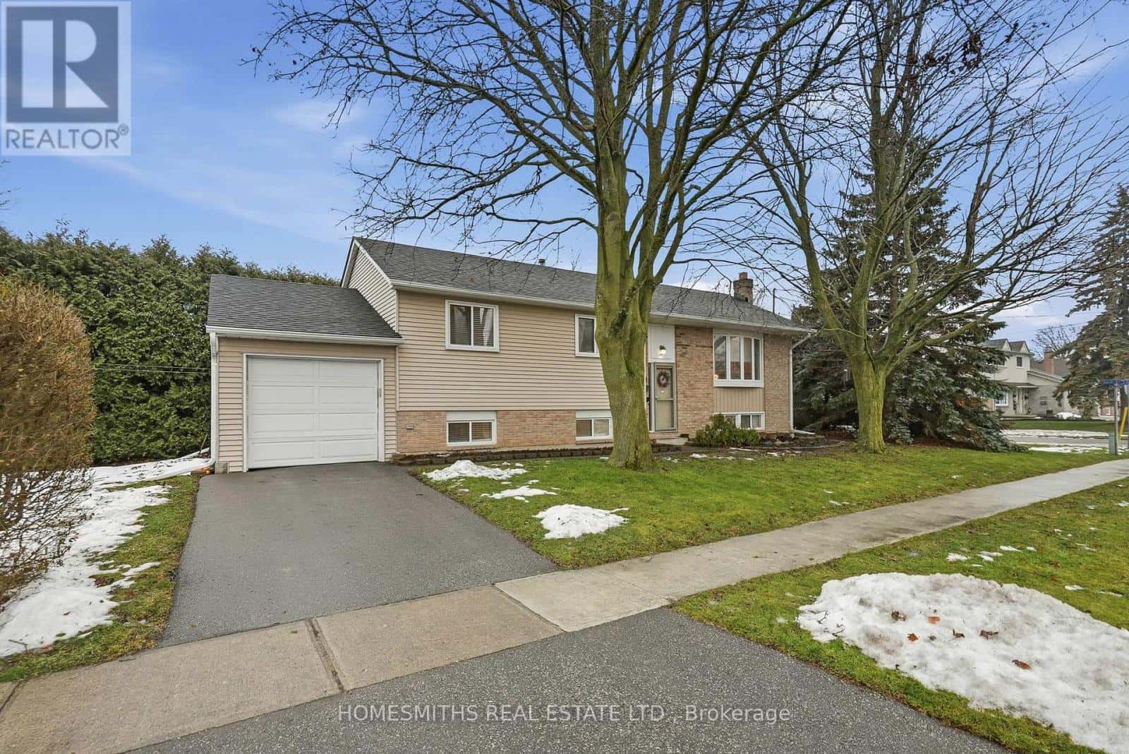 495 EWING STREET — Cobourg, Ontario - Photo 2 of 38