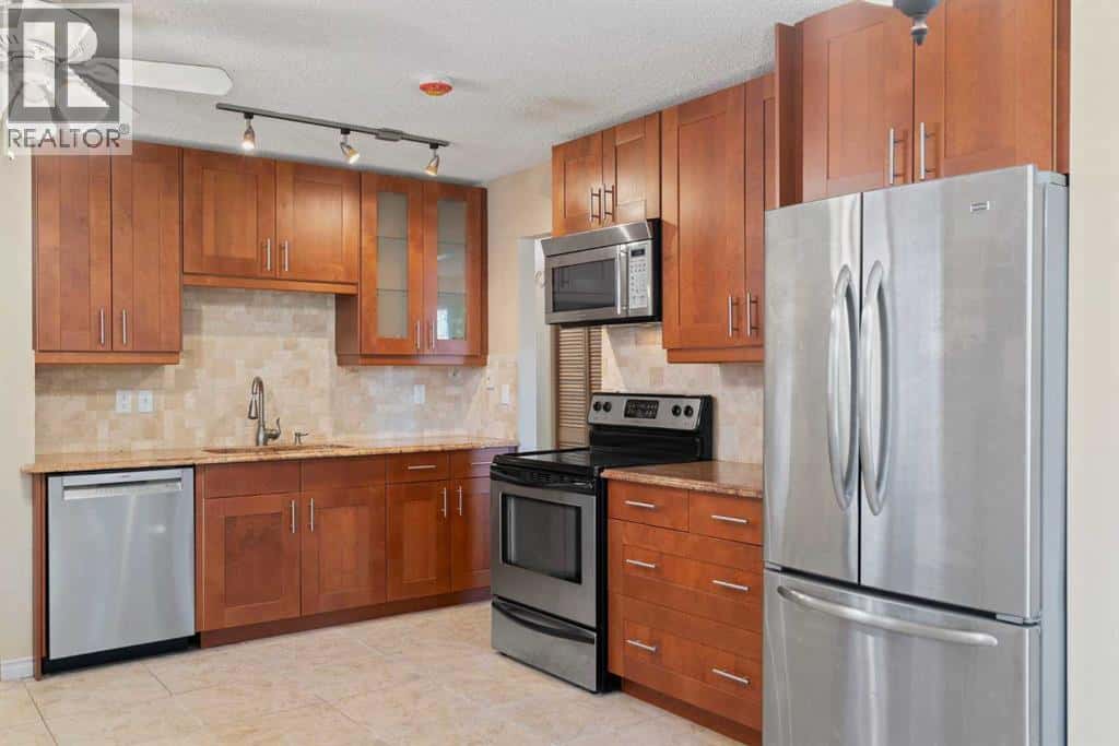 84 Maranda Close NE — Calgary, Alberta - Photo 5 of 27