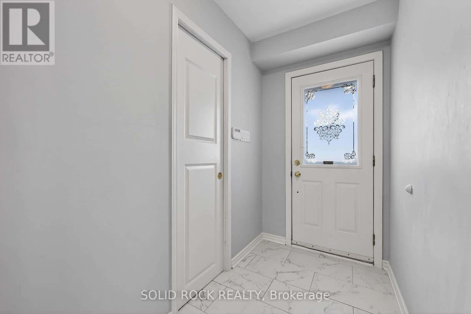 Ottawa — Ottawa - Photo 3 of 33