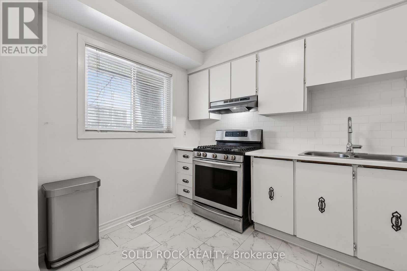 Ottawa — Ottawa - Photo 4 of 33