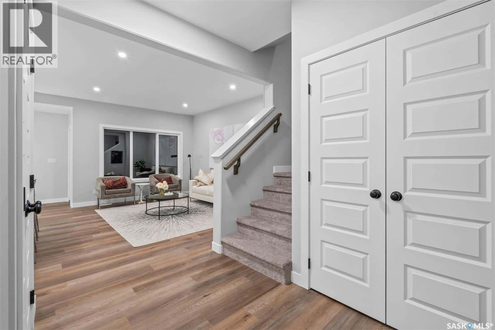 351 Asokan BEND — Saskatoon, Saskatchewan - Photo 3 of 26