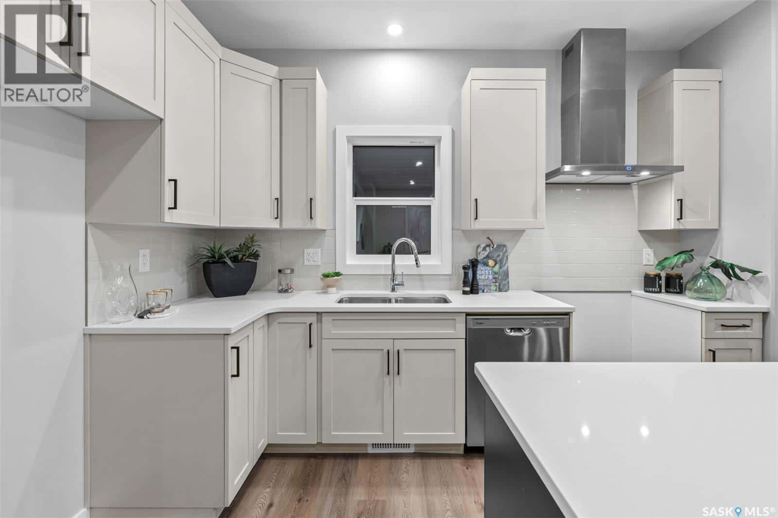 351 Asokan BEND — Saskatoon, Saskatchewan - Photo 4 of 26