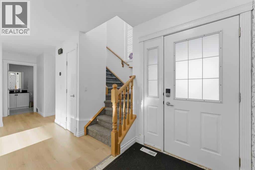 325 Bayside Place SW — Airdrie, Alberta - Photo 4 of 42