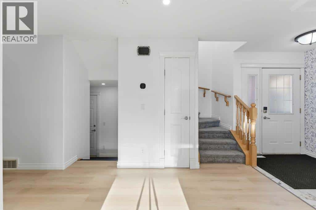 325 Bayside Place SW — Airdrie, Alberta - Photo 5 of 42