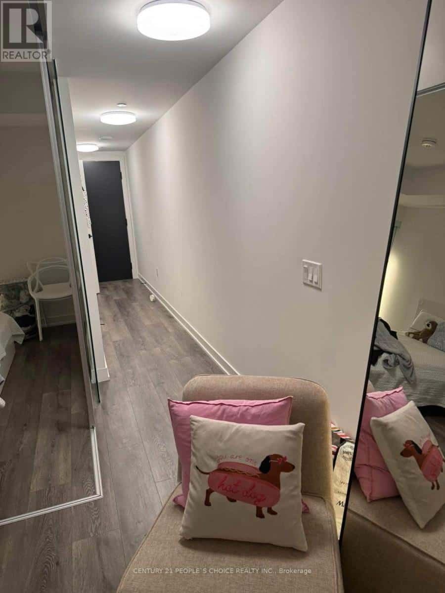 517S - 127 BROADWAY AVENUE — Toronto (Mount Pleasant West) - Photo 4 of 17