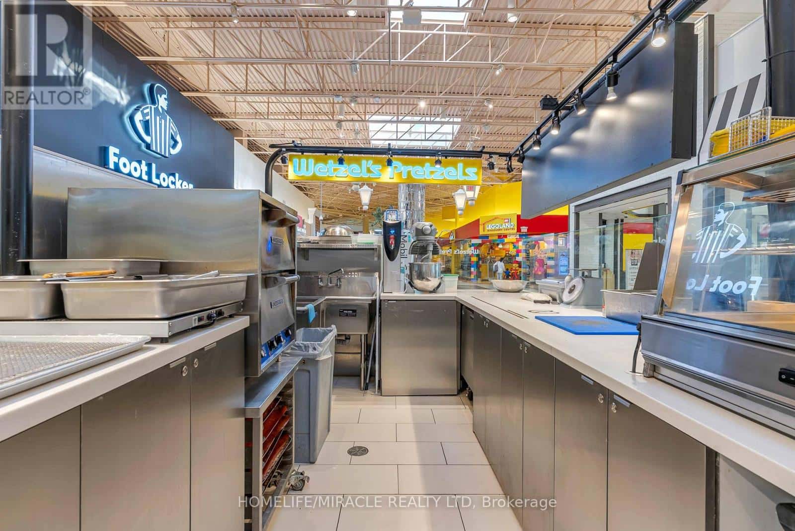 K16 - 1 BASS PRO MILLS — Vaughan (Vellore Village) - Photo 3 of 20