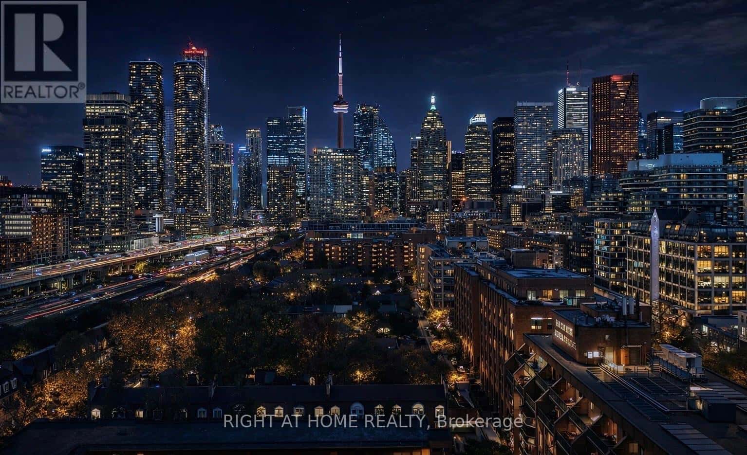 Toronto (Waterfront Communities) — Toronto (Waterfront Communities) - Photo 2 of 3