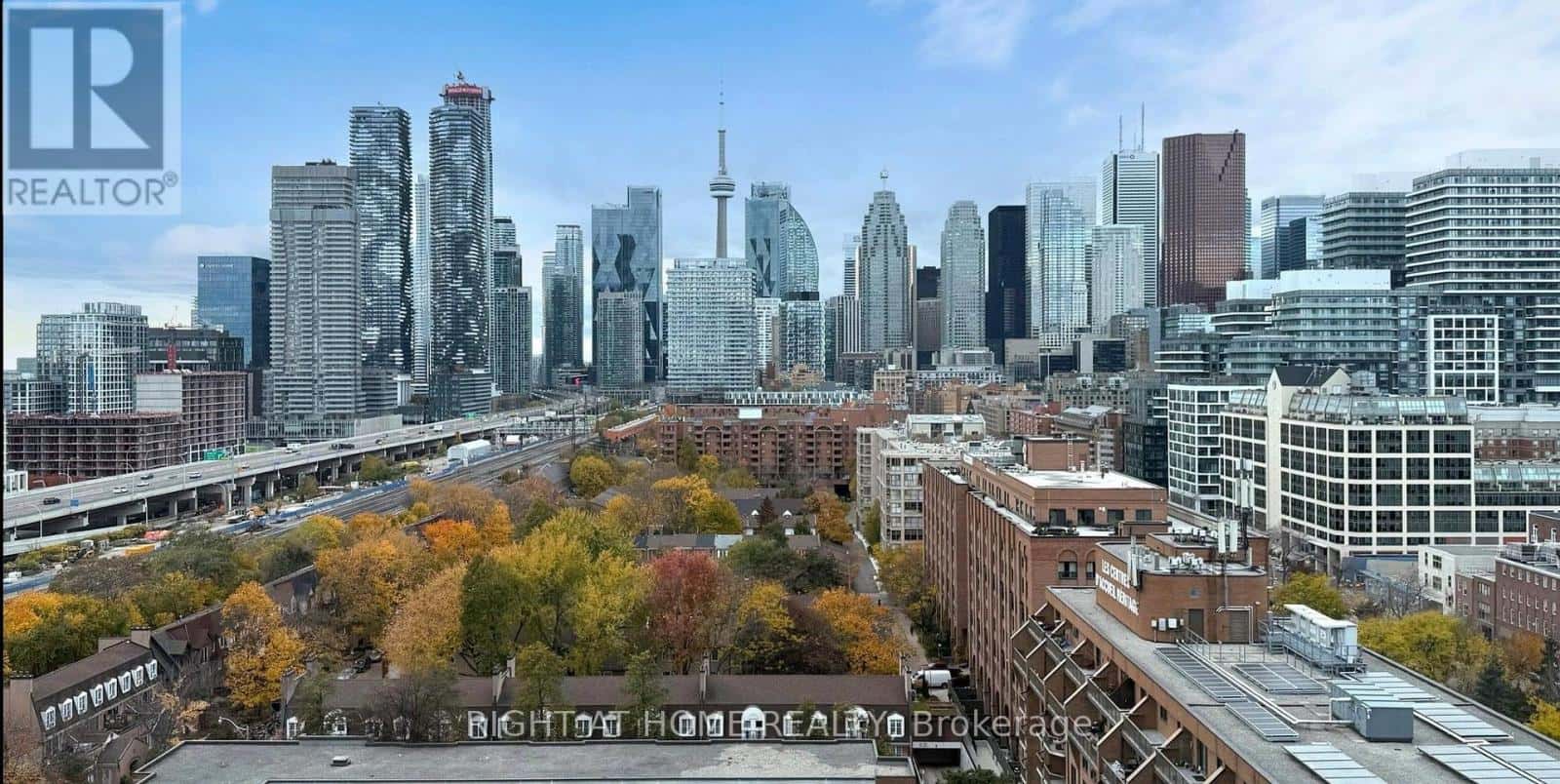 Toronto (Waterfront Communities) — Toronto (Waterfront Communities) - Photo 3 of 3