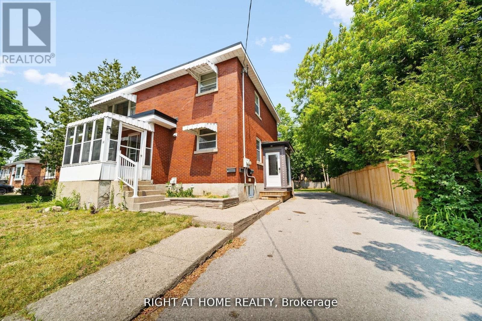 UPPER - 21 THOMSON STREET — Barrie (Queen's Park) - Main photo