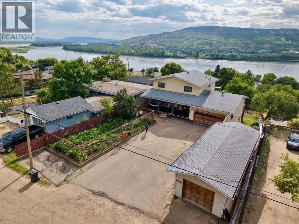 10839 103 Street — Peace River, Alberta - Photo 5 of 49