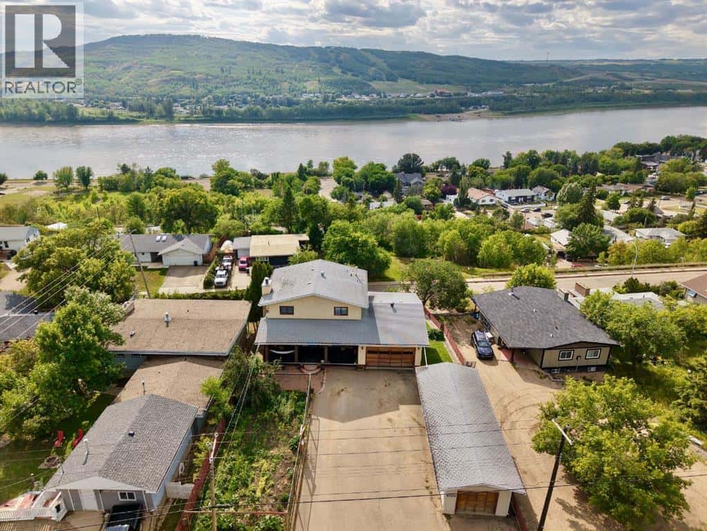 10839 103 Street — Peace River, Alberta - Photo 3 of 49