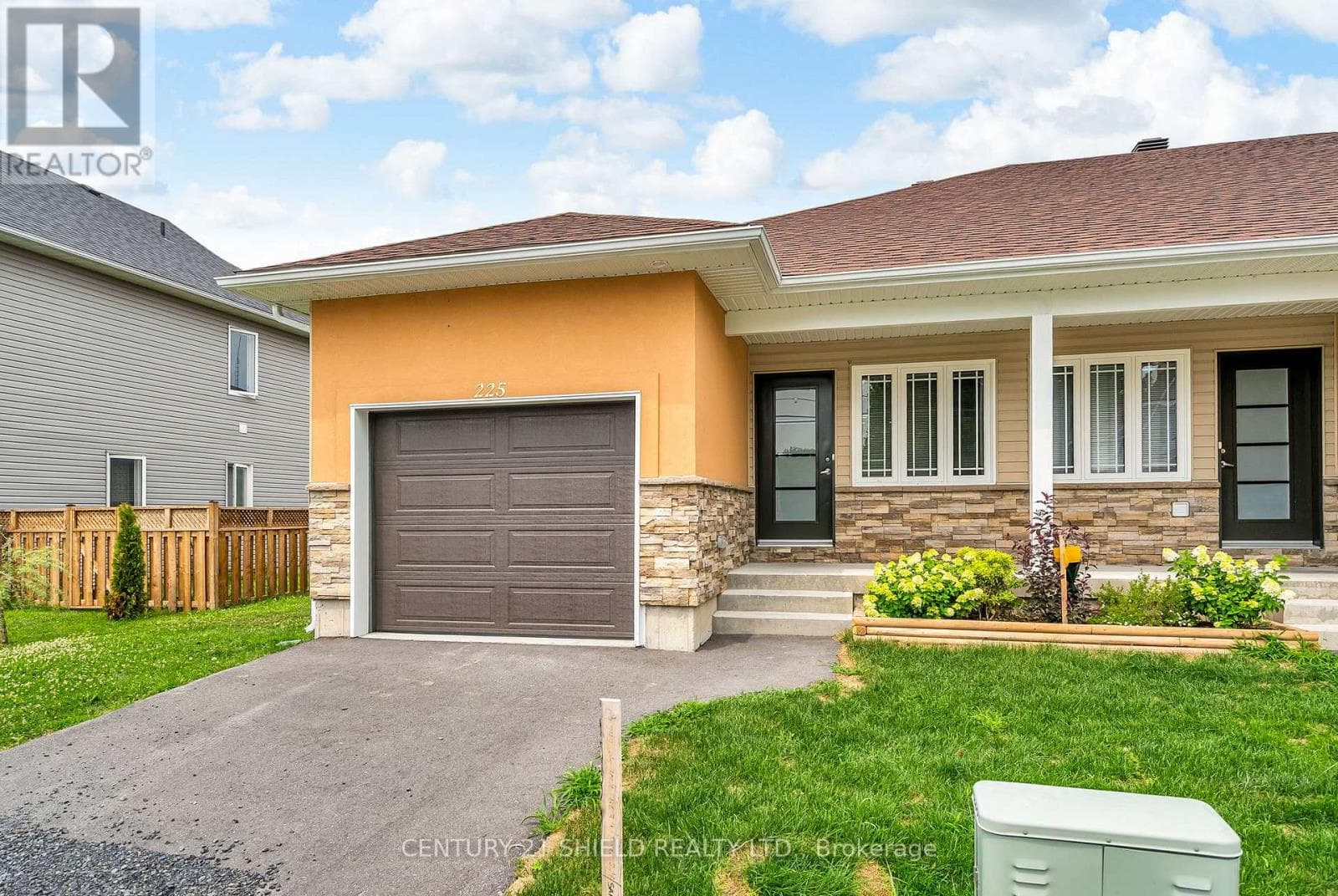 213 THIRD STREET E — Cornwall - Main photo