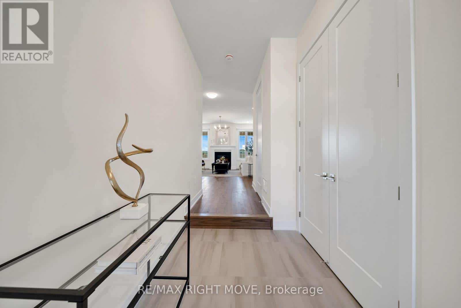 3194 ORION BOULEVARD — Orillia, Ontario - Photo 4 of 47