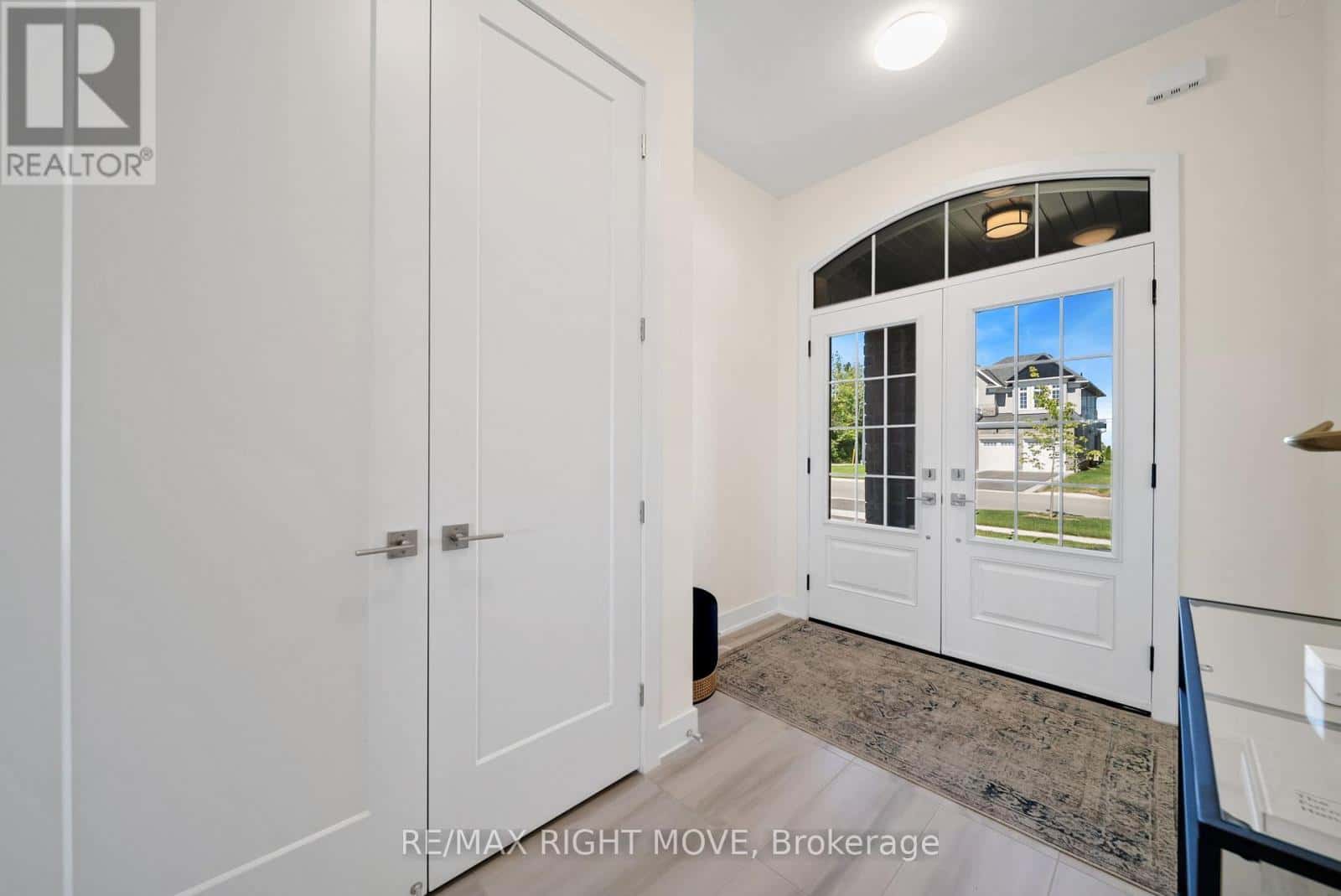 3194 ORION BOULEVARD — Orillia, Ontario - Photo 3 of 47