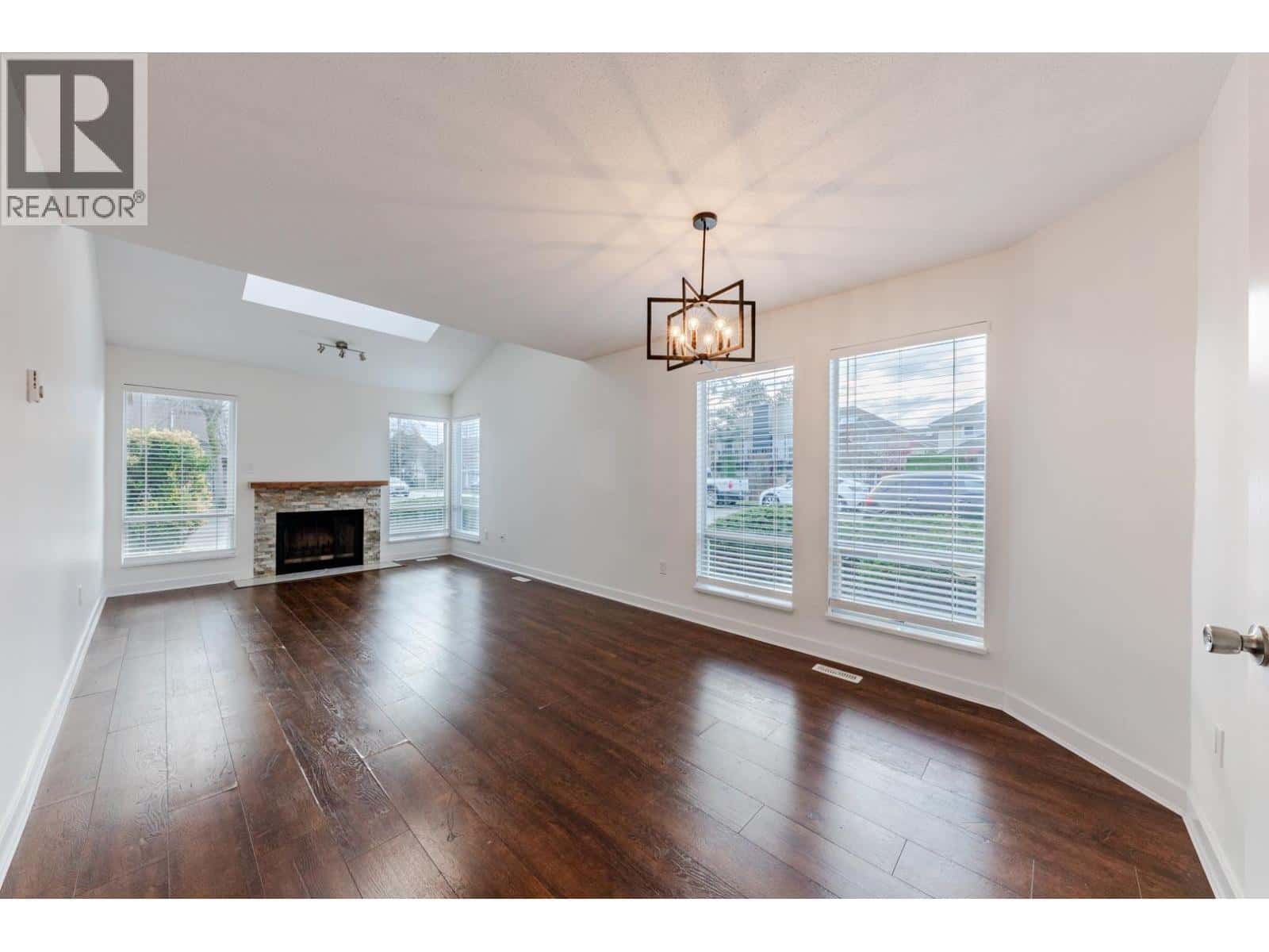 8008 ASH STREET — Richmond, British Columbia - Photo 2 of 40