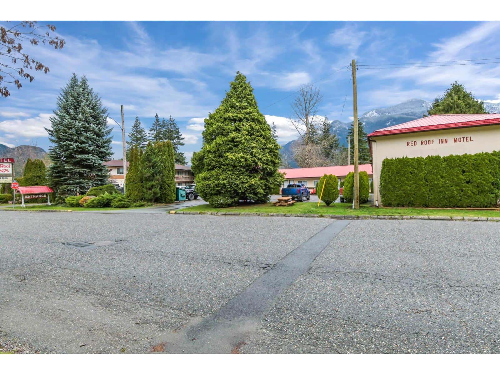 477 FRASER AVENUE, Hope — Hope - Photo 2 of 36