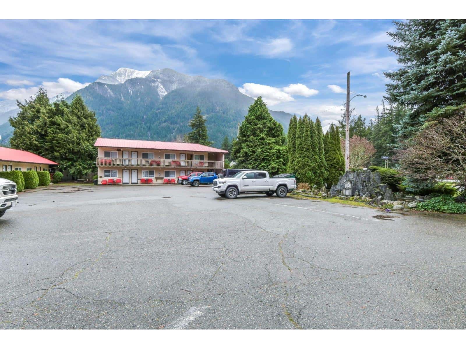 477 FRASER AVENUE, Hope — Hope - Photo 3 of 36