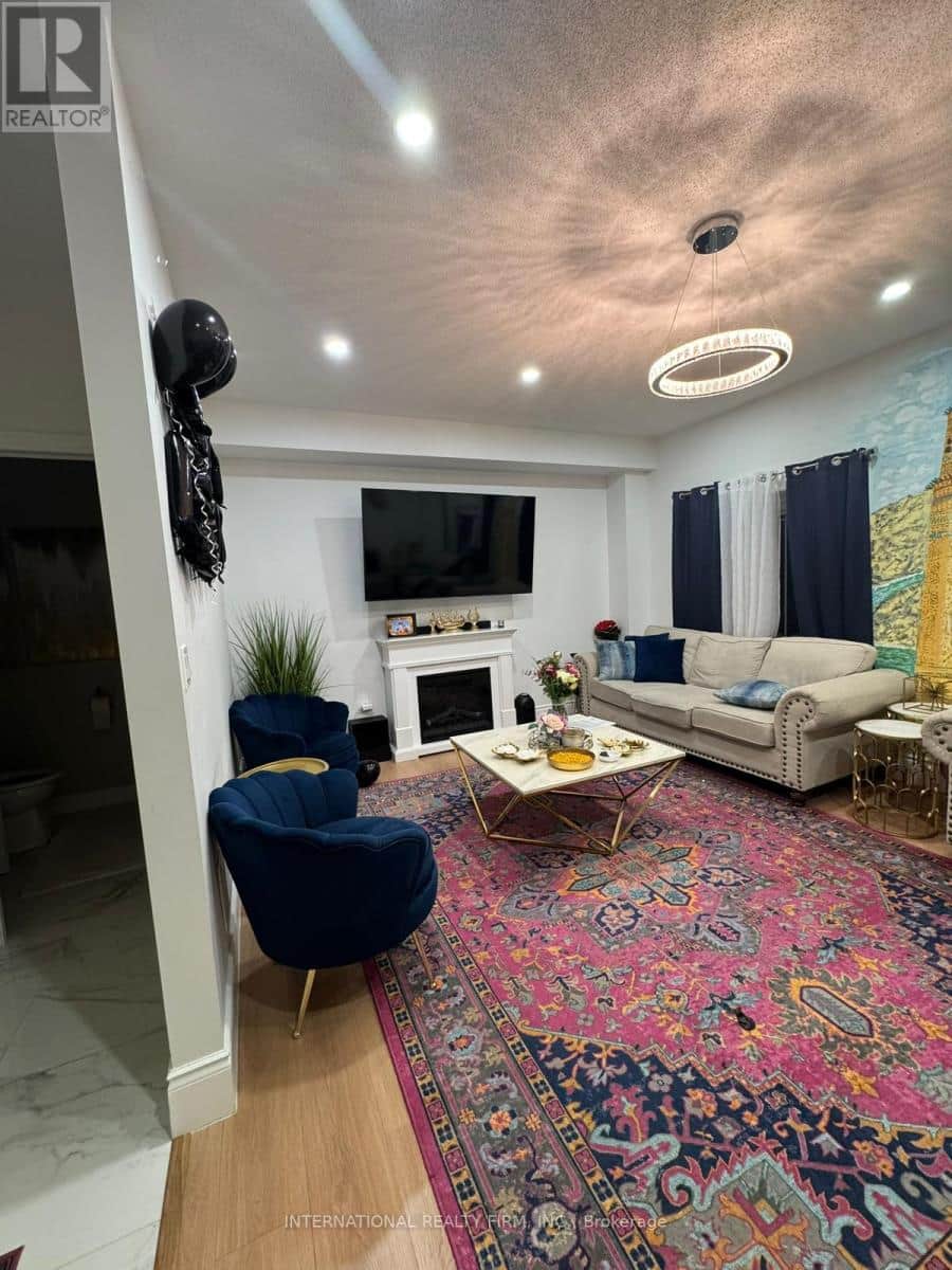 12 WATERSTONE WAY - Photo 2 of 9, Whitby (Williamsburg), Ontario