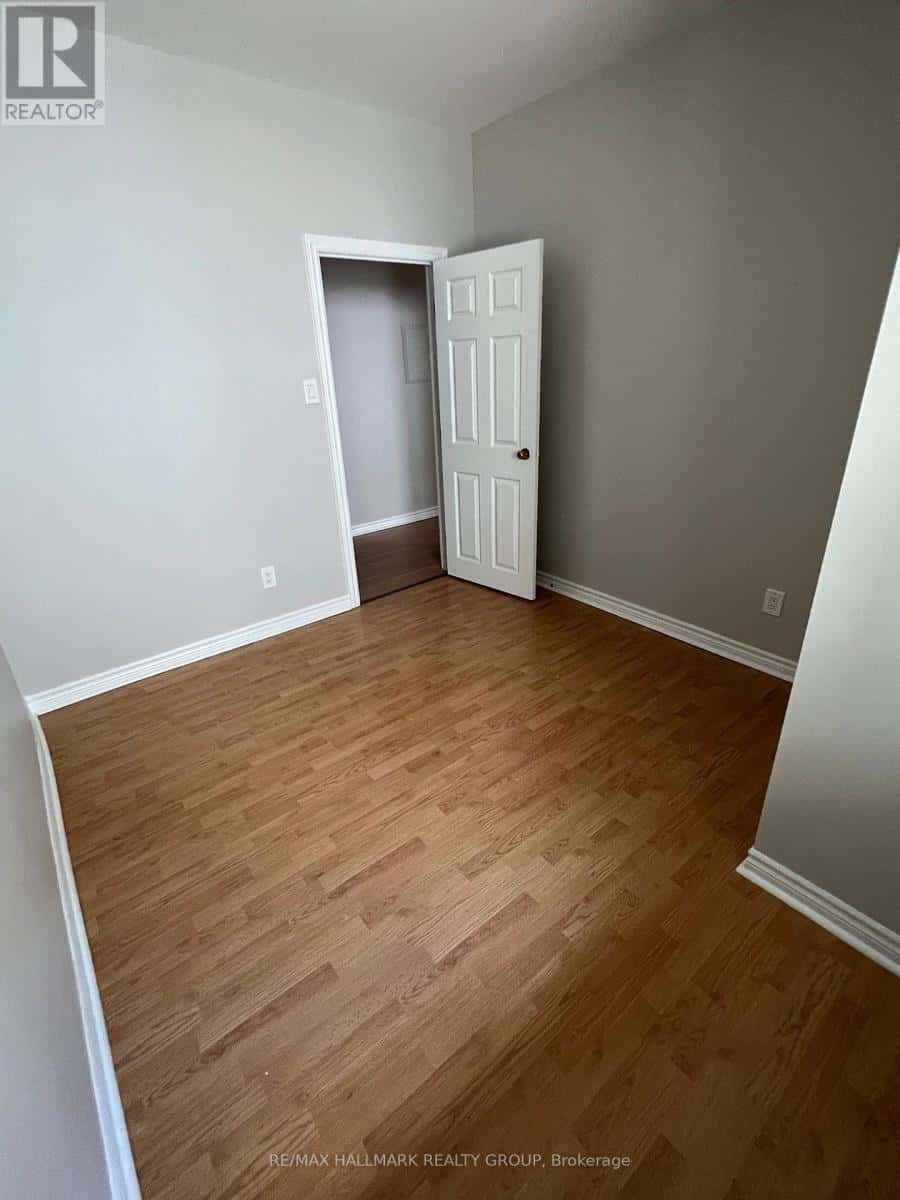 A - 18 JOLLIET AVENUE — Ottawa - Photo 4 of 10