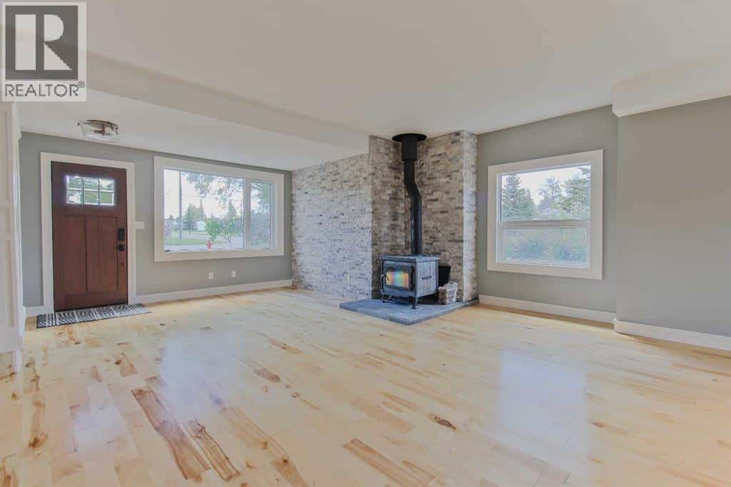 96S 100W — Raymond, Alberta - Photo 3 of 38