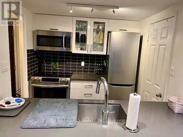 1114 - 711 BAY STREET — Toronto (Bay Street Corridor) - Photo 4 of 9